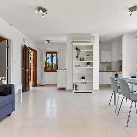 Charming Mz11 With Beautiful Coastal Views Aphrodite Hills 公寓 *